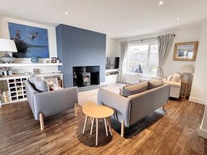 Lounge- click for photo gallery